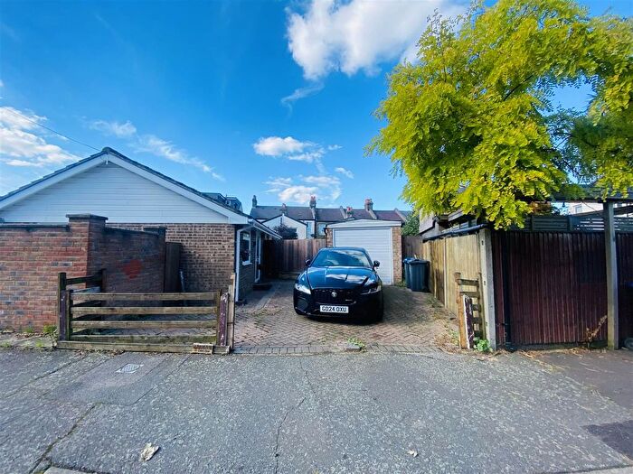 2 Bedroom Detached Bungalow For Sale In St. Lukes Close, Woodside, Croydon, SE25
