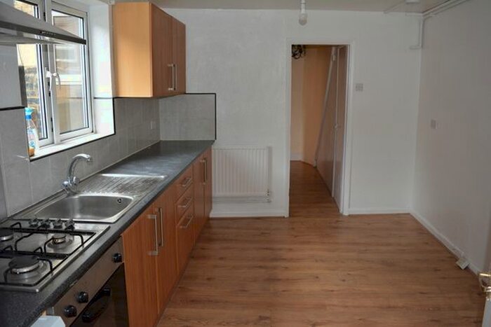 1 Bedroom Flat To Rent In Bedroom Ground Floor Flat, Town Centre, Bedford, MK40