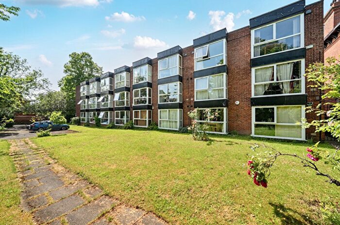 1 Bedroom Flat For Sale In Mountfields, Clarendon Road, Hyde Park, Leeds, LS2