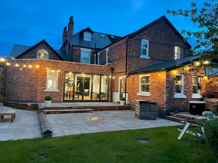 6 Bedroom Semi-Detached House To Rent In Bishops Road, Sutton Coldfield, B73