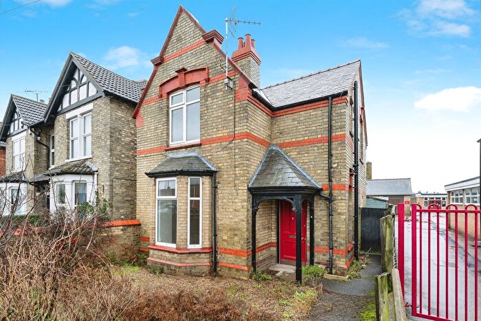 3 Bedroom Semi Detached House For Sale In Burrowmoor Road, March, PE15