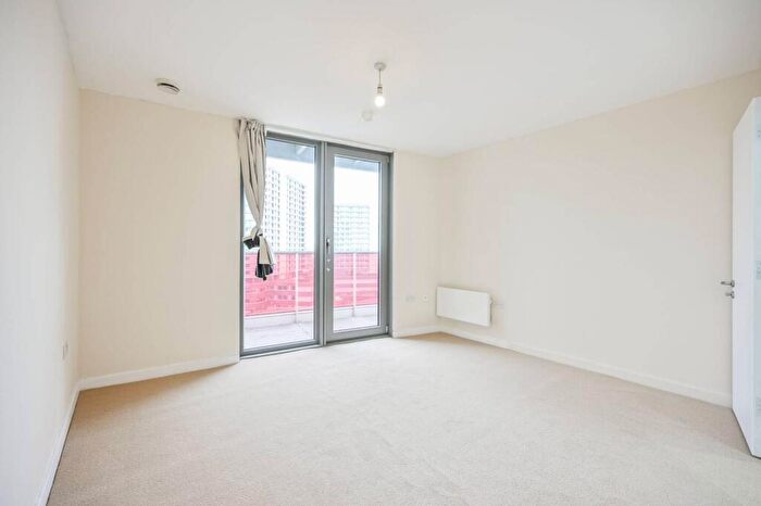 2 Bedroom Flat To Rent In Icona Building, Stratford, London, E15