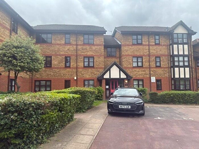 1 Bedroom Apartment For Sale In Redwood Grove, Bedford, MK42