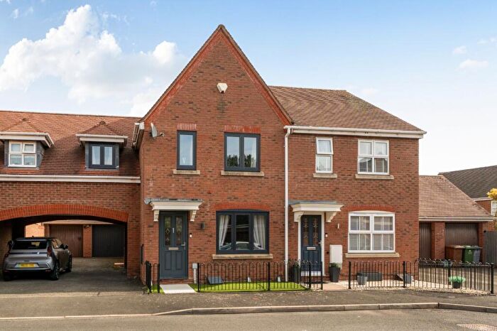 3 Bedroom Semi Detached House For Sale In Trundalls Lane, Shirley, Solihull, West Midlands, B90