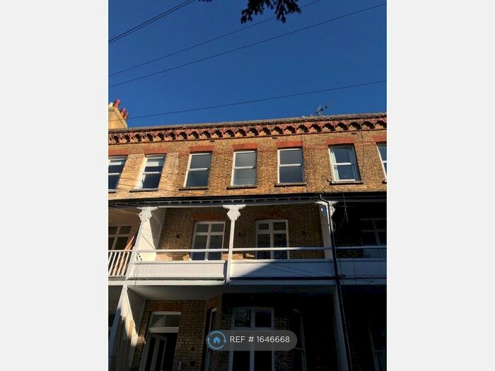 1 Bedroom Flat To Rent In Adrian Square, Westgate-On-Sea, CT8