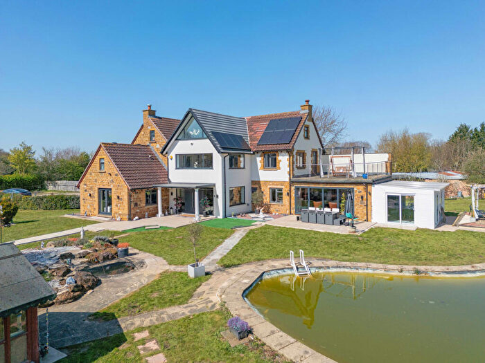 6 Bedroom Detached House For Sale In Southam Road Farnborough Banbury, Oxfordshire, OX17