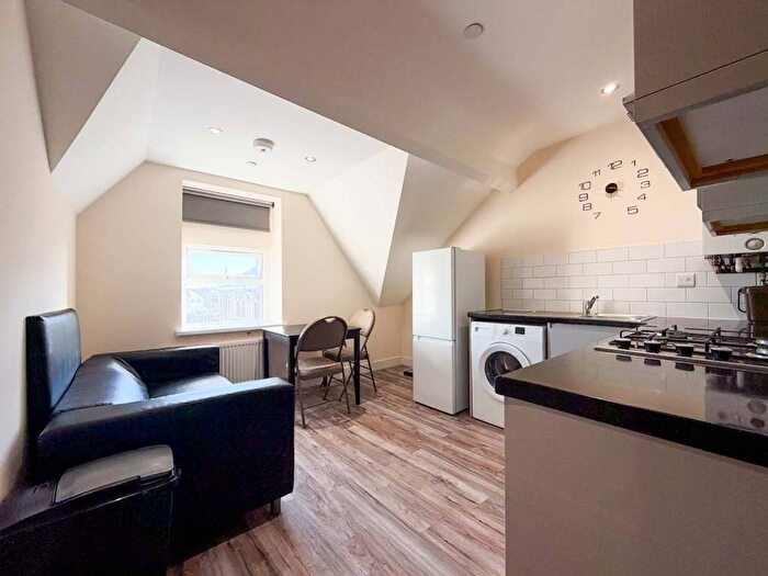 2 Bedroom Flat To Rent In Cyril Crescent, Roath, Cardiff, CF24