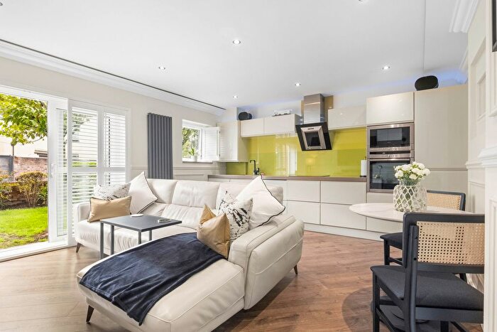 2 Bedroom Flat For Sale In Walmer Road, Liverpool, L22