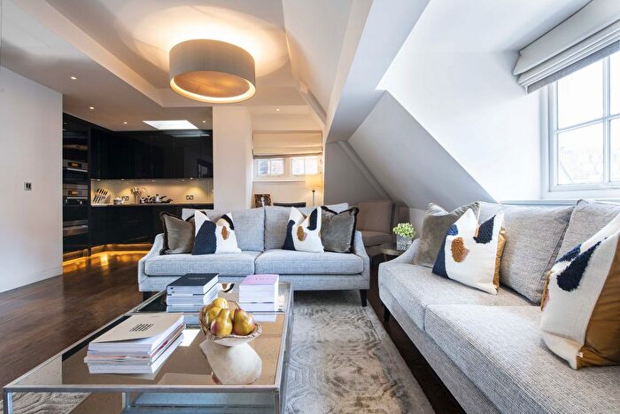 2 Bedroom Flat To Rent In Duke Street, London, W1K