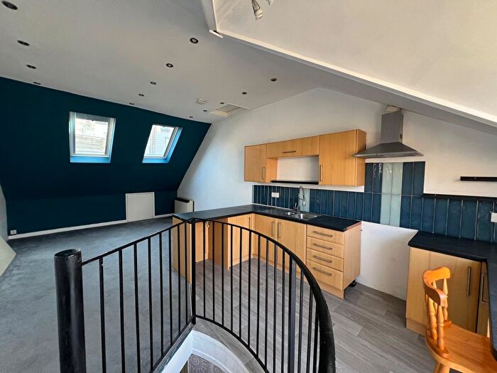 2 Bedroom Maisonette To Rent In Beach Approach, Brixham, TQ5