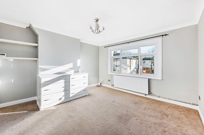 2 Bedroom Flat To Rent In Cedar Grove, London, W5