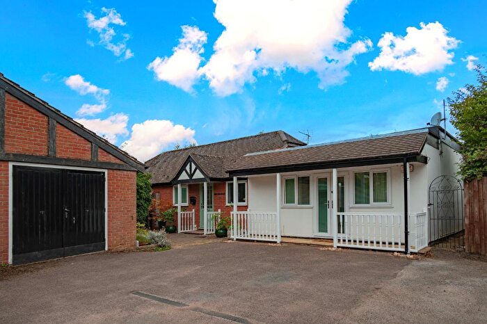 2 Bedroom Detached House For Sale In Poplar Avenue, Bedford, MK41