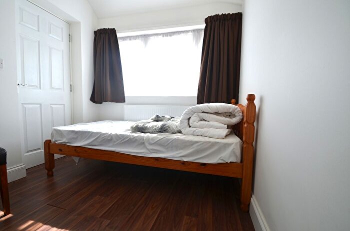 1 Bedroom Flat To Rent In Orchard Avenue, Feltham, TW14