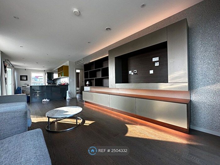 3 Bedroom Flat To Rent In Glasshouse Gardens, London, E20