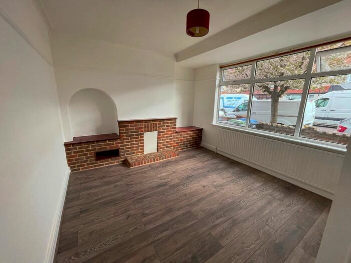 3 Bedroom Terraced House To Rent In Cedar Avenue, Enfield, EN3