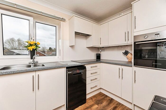 2 Bedroom Flat For Sale In The Courtneys, Selby, YO8