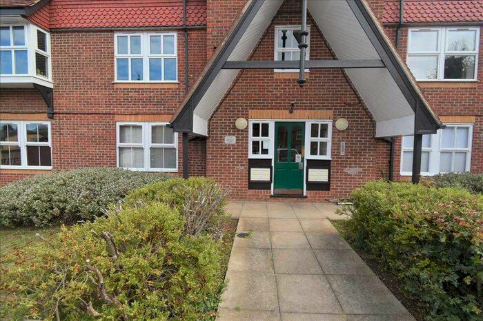 2 Bedroom Flat To Rent In Berwick Court, Grange Crescent, Dartford, DA2