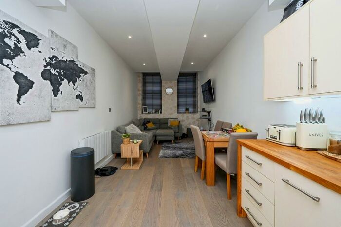 2 Bedroom Apartment To Rent In Hounds Gate Court, Nottingham City Centre, NG1