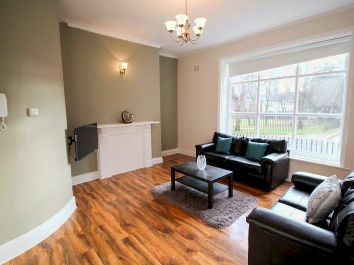 3 Bedroom Apartment To Rent In Queen Square, Leeds, West Yorkshire, LS2