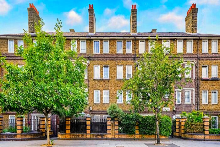 3 Bedroom Maisonette For Sale In Milton House, Roman Road, London, E2