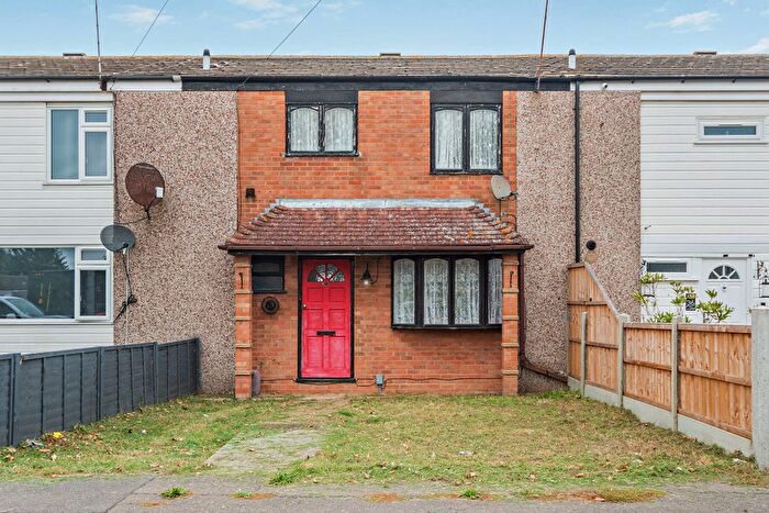 3 Bedroom Terraced House For Sale In First Avenue, Canvey Island, SS8