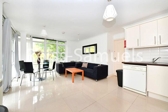 3 Bedroom Apartment To Rent In Collette Court, Eleanor Close, Canada Water, Southwark, London, SE16
