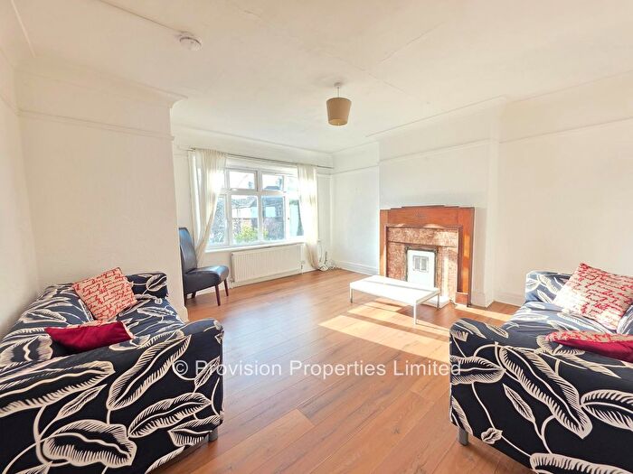 5 Bedroom Semi Detached House To Rent In St Chads Drive, Headingley, Leeds, LS6