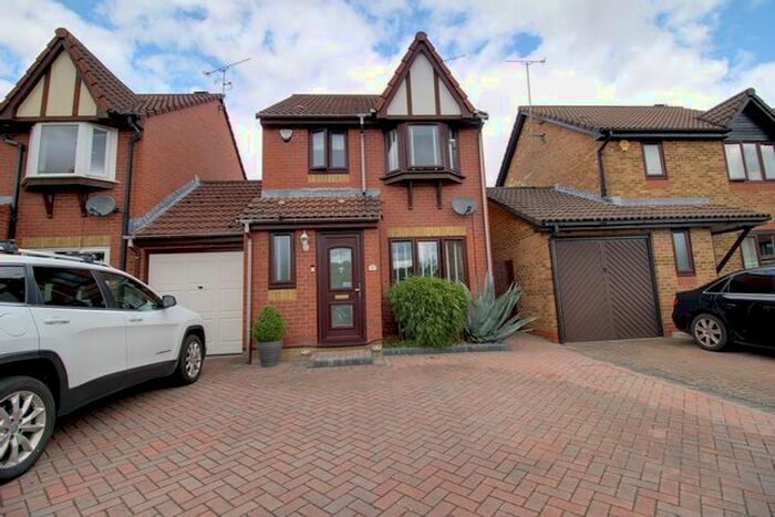 3 Bedroom Link Detached House To Rent In Regent Close, Lower Earley, Reading, RG6