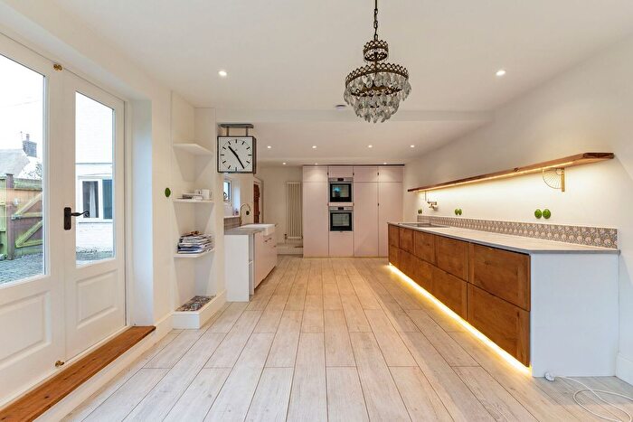 4 Bedroom Detached House For Sale In London Road, Marlborough, SN8