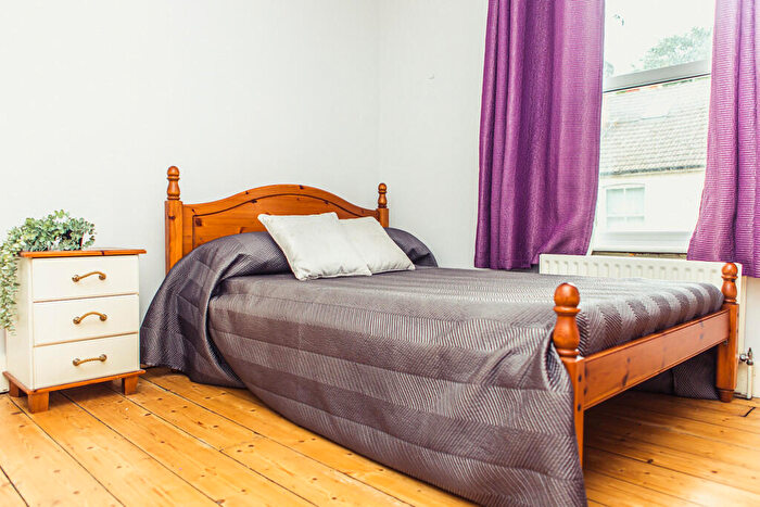 5 Bedroom Semi Detached House To Rent In Gardner Road, GU1