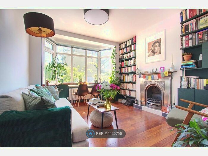 2 Bedroom Maisonette To Rent In Buller Close, London, SE15