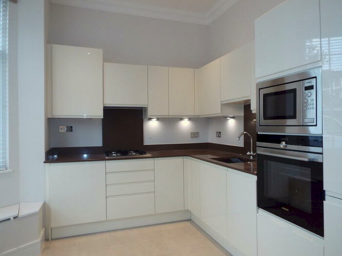 1 Bedroom Apartment To Rent In Bridge Road, East Molesey, KT8