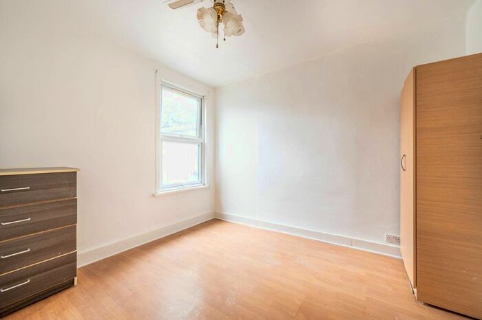 1 Bedroom Flat For Sale In Hockley Avenue, East Ham, London, E6