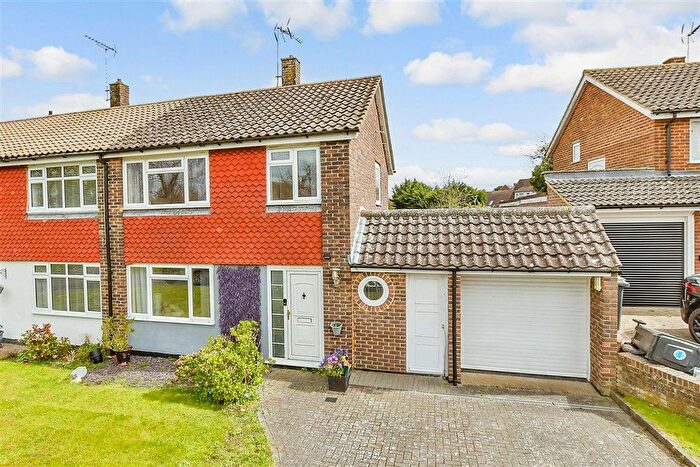 3 Bedroom Semi Detached House For Sale In Cheyne Walk, Meopham, Kent, DA13