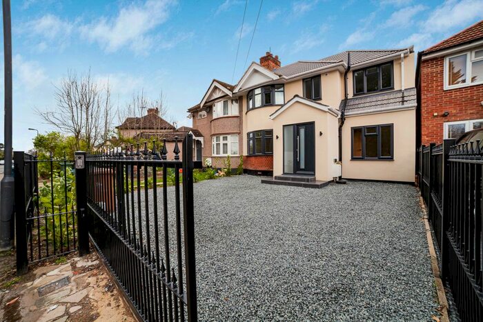 4 Bedroom Semi-Detached House To Rent In Boxtree Lane, Harrow, HA3