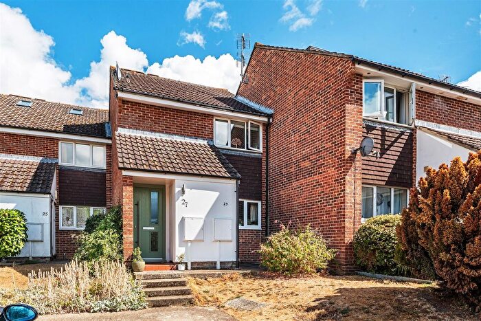 1 Bedroom Flat For Sale In Tudor Walk, Leatherhead, KT22