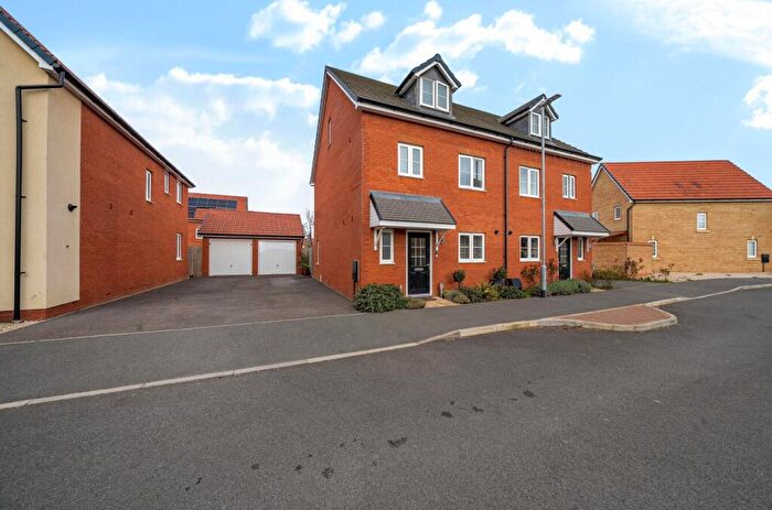 4 Bedroom Semi Detached House For Sale In Airedale Gardens, Houghton Regis, Dunstable, LU5
