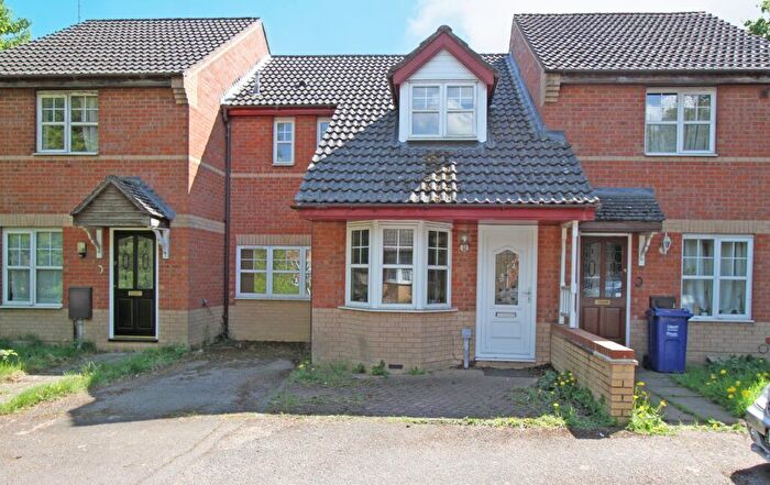 3 Bedroom Terraced House To Rent In Hamilton Close, Banbury, Oxon, OX16
