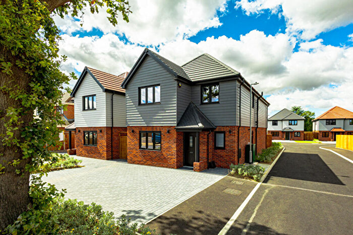4 Bedroom Detached House For Sale In Third Avenue, Stanford-le-Hope, SS17