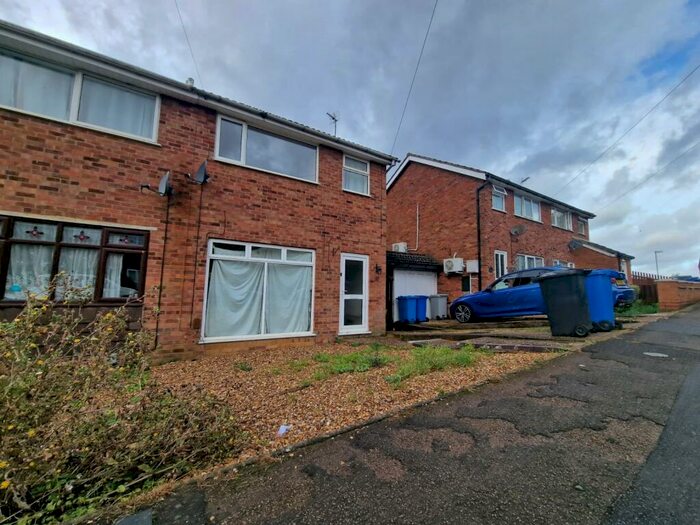 3 Bedroom Semi-Detached House To Rent In Bishops Drive, Kettering, NN15