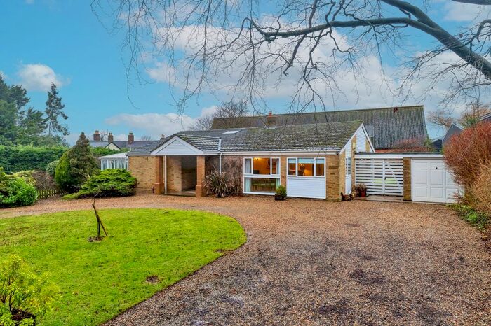 4 Bedroom Detached Bungalow For Sale In Rectory Close, Buckland, SG9