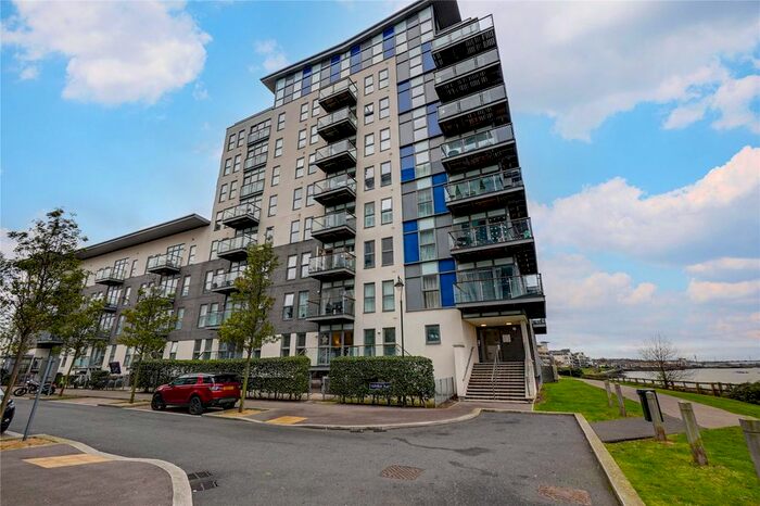 3 Bedroom Flat To Rent In Clarinda House, Clovelly Place, Greenhithe, Kent DA9