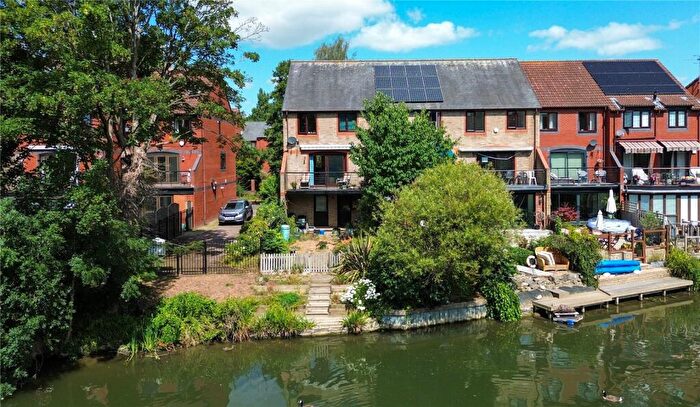 3 Bedroom End Of Terrace House For Sale In Heron Island, Caversham, Reading, Berkshire, RG4