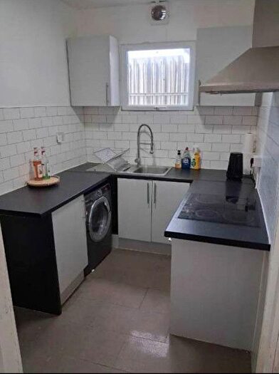 3 Bedroom Flat To Rent In New Road, Rainham, Essex, RM13