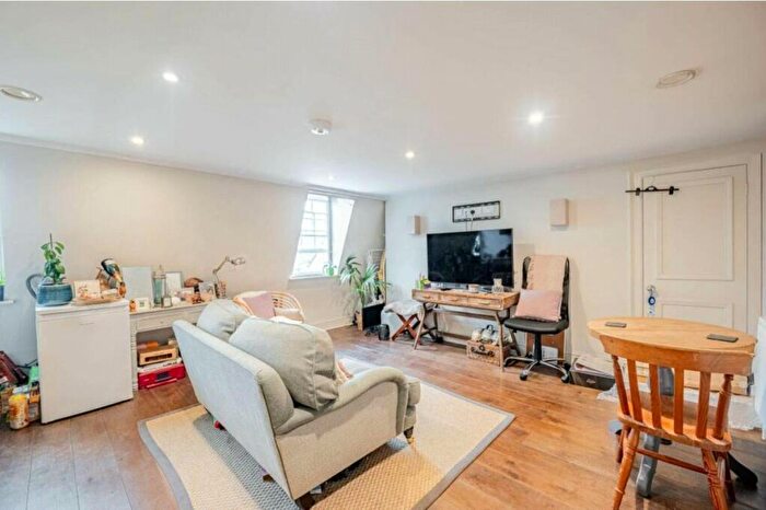 1 Bedroom Apartment To Rent In Playford Road, Finsbury Park, London, N4