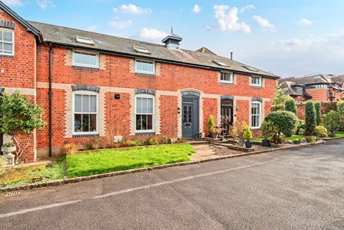 2 Bedroom Mews For Sale In Friday Street, Henley-On-Thames, RG9