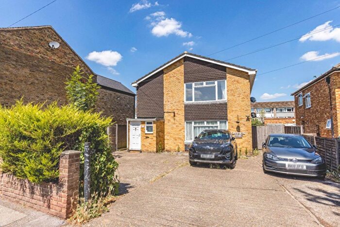 2 Bedroom Maisonette For Sale In Dedworth Road, Windsor, SL4