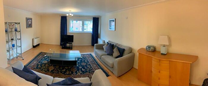 2 Bedroom House For Sale In Lynton Court, Chandlery Way, Cardiff, CF10