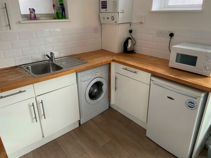 2 Bedroom Flat To Rent In Rollins Street, SE15