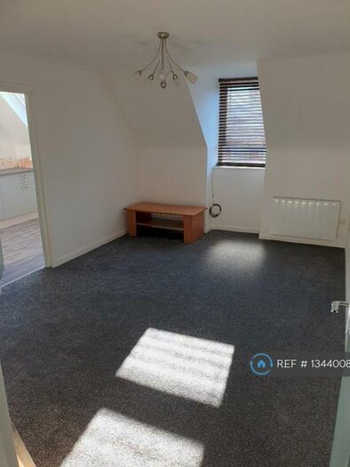 1 Bedroom Flat To Rent In High Street, Iver, SL0